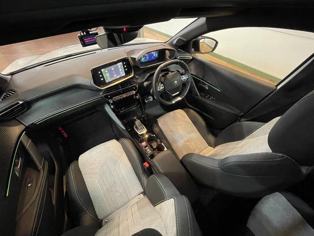 208 GT 8速AT 1.2Lターボ パノラマガラスルーフ ハーフレザーシート 純正ディスプレイオーディオ Apple car play Android Auto アクティブセーフティブレーキ Bモニター(65枚目)