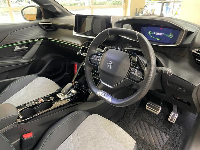 208 GT 8速AT 1.2Lターボ パノラマガラスルーフ ハーフレザーシート 純正ディスプレイオーディオ Apple car play Android Auto アクティブセーフティブレーキ Bモニター(70枚目)
