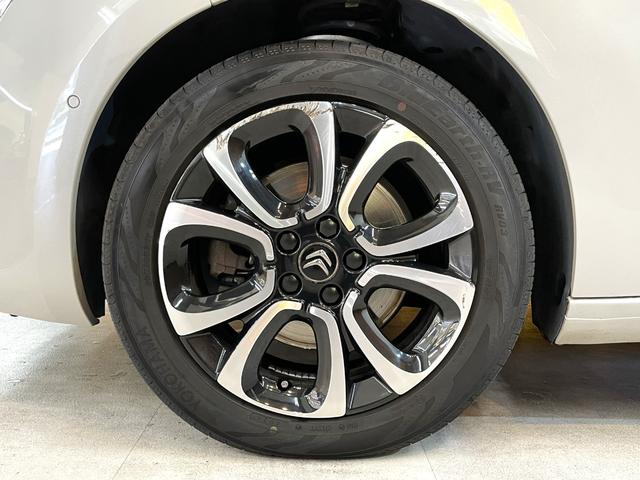 お洒落な純正１７インチアロイホイール！タイヤサイズは２０５／５５Ｒ／１７となっております。