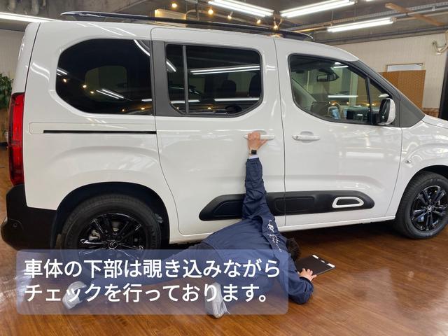 プレミアム　１．６Ｌ　５ドア　オートライト　クルーズコントロール　Ｂｌｕｅｔｏｏｔｈ　ＥＴＣ　禁煙車　盗難防止装置　純正１６インチＡＷ(44枚目)