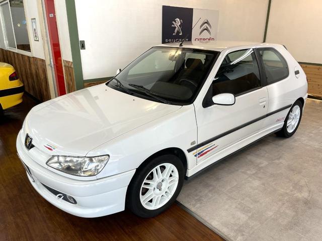 ３０６ ラリー　国内未導入車　クラッチＯＨ済　直列４気筒２．０Ｌ自然吸気ＤＯＨＣ　６速ＭＴ　左ハンドル　専用ラリーシート　スパルコペダル　ＥＴＣ　１ｄｉｎオーディオ　ＵＳＢ　ＣＤ　Ｓｐｅｅｄ　Ｌｉｎｅ１５インチＡＷ（17枚目）