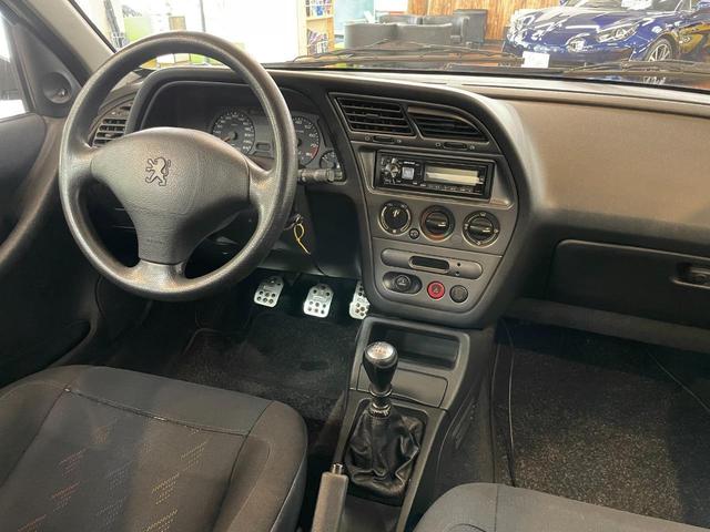 ３０６ ラリー　国内未導入車　クラッチＯＨ済　直列４気筒２．０Ｌ自然吸気ＤＯＨＣ　６速ＭＴ　左ハンドル　専用ラリーシート　スパルコペダル　ＥＴＣ　１ｄｉｎオーディオ　ＵＳＢ　ＣＤ　Ｓｐｅｅｄ　Ｌｉｎｅ１５インチＡＷ（23枚目）