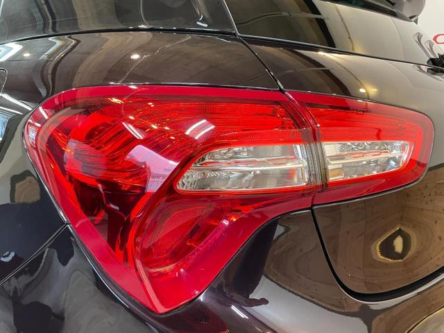 ＤＳ５ フォーブール・アディクト　国内３５台限定車　レーザー彫刻　専用色Ｃｒｉｏｌｌｏレザーシート　専用ボディーカラー　純正フルセグＴＶナビ　１０スピーカーＤＥＮＯＮ　ＨｉＦｉ　システム　ＥＴＣ　ＨＩＤ　純正１７インチＡＷ（22枚目）