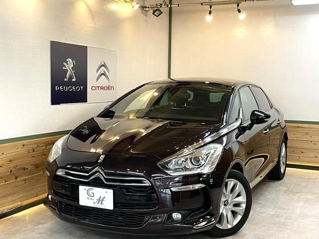 ＤＳ５ フォーブール・アディクト　国内３５台限定車　レーザー彫刻　専用色Ｃｒｉｏｌｌｏレザーシート　専用ボディーカラー　純正フルセグＴＶナビ　１０スピーカーＤＥＮＯＮ　ＨｉＦｉ　システム　ＥＴＣ　ＨＩＤ　純正１７インチＡＷ（58枚目）