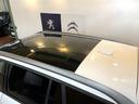 パノラミックルーフが車内をさらに明るくします!