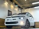 ドイツ車に比べて軽そうなイメージのあるフランス車ですが、グランドC4は見ての通りどっしりと構えたスタイリング☆