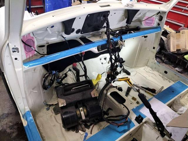 ＭＩＮＩ 　モーリス　クーパーＳ　ＭＫ－１　仕様　ＫＯＢＲＡシート　１０インチキット　エアコン付き（右側吹き出し口有り）　センターメーター　ドア＆フロントリップパネルＭＫ－１仕様（5枚目）