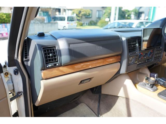 レンジローバー  コイルサスコンバージョンキット構造変更済み ベージュレザーシート ムーンルーフ 純正16インチAW BF GOODrich パイオニアカーAV Apple Cae Play 前後ドラレコ ウッドパネル(17枚目)