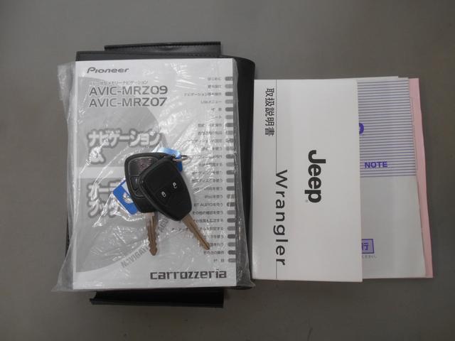 ジープ・ラングラーアンリミテッド アルティテュード 新品ジオランダーAT4装着 新品2インチリフトキット装着 USナンバーブラケット カロナビ フルセグ バックカメラ ETC Bluetooth接続可 ブラックレザーシート 純正キーレス2個(58枚目)