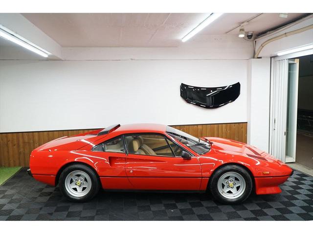 ３０８ ＧＴＢ　３０８ＧＴＢ　クワトロバルボーレ　純正ホイール　純正フロントスポイラー　ヴィタローニミラー　ＭＯＭＯステアリング　キーレス　ＨＤＤナビＴＶ　左ハンドル　１９８５モデル　ヨーロッパ並行（7枚目）