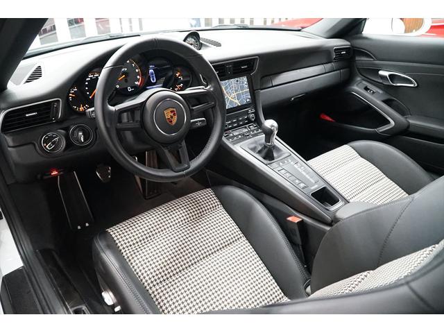 ９１１ ９１１ＧＴ３　ホワイト　ブラックレザー　ＰＣＣＳ千鳥格子ファブリック張替済　ツーリングパッケージ　スポーツクロノパッケージ　純正ナビ　純正２０ＡＷ　ブラッシュドアルミインテリア　ディーラー整備　記録簿　ディーラー車（12枚目）