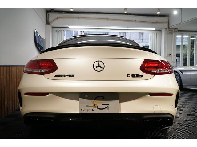 Ｃ６３　Ｓクーペ　オプションカラー　ダイヤモンドホワイトメタリック　ブラックナッパレザー　パノラマガラスルーフ　パフュームアトマイザー　パナメリカーナグリル　ＡＭＧ専用装備　２オーナー　右ハンドル　ディーラー車(9枚目)