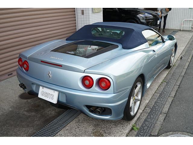 360 F1スパイダー ジャパンプレミア展示車両 ベタツキ除去済み 整備済み グリジオアロイ クレマレザー イエローキャリパー ヘッドレスト刺繍 HDDナビTV 360度ドラレコ 純正18AW 整備記録簿 ディーラー車(10枚目)