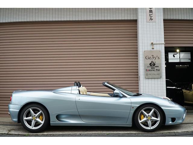 360 F1スパイダー ジャパンプレミア展示車両 ベタツキ除去済み 整備済み グリジオアロイ クレマレザー イエローキャリパー ヘッドレスト刺繍 HDDナビTV 360度ドラレコ 純正18AW 整備記録簿 ディーラー車(13枚目)