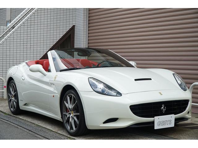 カリフォルニア ベースグレード ビアンコアヴス ロッソレザー カロッツェリアHDDナビTV バックカメラ LEDカーボンステアリング シートヒーター 20AW 七宝焼き イエローレブカウンター エンボスドヘッドレスト ディーラー車(2枚目)