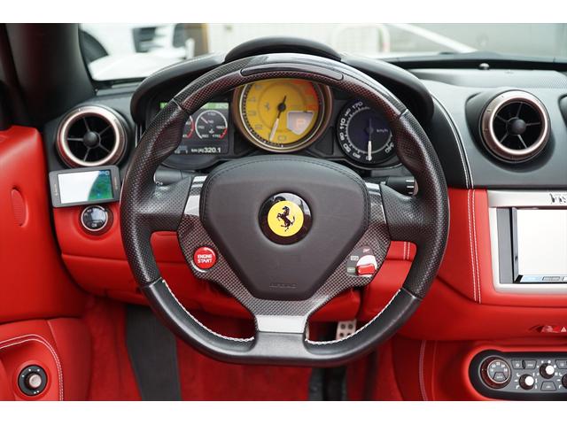 カリフォルニア ベースグレード ビアンコアヴス ロッソレザー カロッツェリアHDDナビTV バックカメラ LEDカーボンステアリング シートヒーター 20AW 七宝焼き イエローレブカウンター エンボスドヘッドレスト ディーラー車(19枚目)