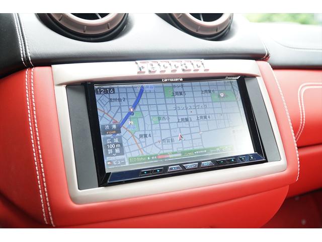 カリフォルニア ベースグレード ビアンコアヴス ロッソレザー カロッツェリアHDDナビTV バックカメラ LEDカーボンステアリング シートヒーター 20AW 七宝焼き イエローレブカウンター エンボスドヘッドレスト ディーラー車(24枚目)