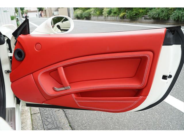 カリフォルニア ベースグレード ビアンコアヴス ロッソレザー カロッツェリアHDDナビTV バックカメラ LEDカーボンステアリング シートヒーター 20AW 七宝焼き イエローレブカウンター エンボスドヘッドレスト ディーラー車(30枚目)