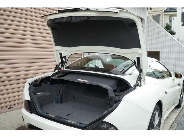 カリフォルニア ベースグレード ビアンコアヴス ロッソレザー カロッツェリアHDDナビTV バックカメラ LEDカーボンステアリング シートヒーター 20AW 七宝焼き イエローレブカウンター エンボスドヘッドレスト ディーラー車(37枚目)