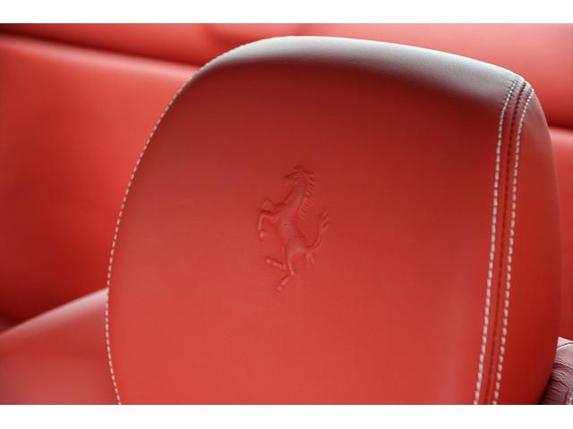 カリフォルニア ベースグレード ビアンコアヴス ロッソレザー カロッツェリアHDDナビTV バックカメラ LEDカーボンステアリング シートヒーター 20AW 七宝焼き イエローレブカウンター エンボスドヘッドレスト ディーラー車(41枚目)