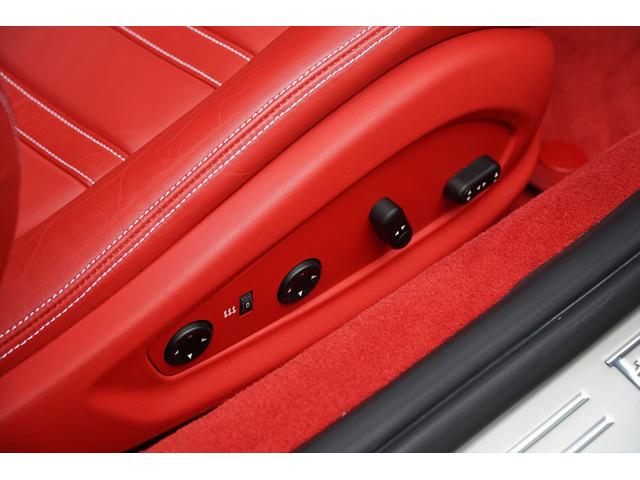 カリフォルニア ベースグレード ビアンコアヴス ロッソレザー カロッツェリアHDDナビTV バックカメラ LEDカーボンステアリング シートヒーター 20AW 七宝焼き イエローレブカウンター エンボスドヘッドレスト ディーラー車(42枚目)