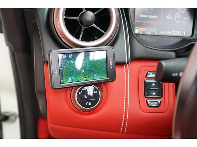 カリフォルニア ベースグレード ビアンコアヴス ロッソレザー カロッツェリアHDDナビTV バックカメラ LEDカーボンステアリング シートヒーター 20AW 七宝焼き イエローレブカウンター エンボスドヘッドレスト ディーラー車(43枚目)