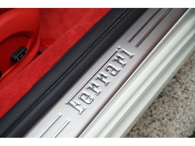 カリフォルニア ベースグレード ビアンコアヴス ロッソレザー カロッツェリアHDDナビTV バックカメラ LEDカーボンステアリング シートヒーター 20AW 七宝焼き イエローレブカウンター エンボスドヘッドレスト ディーラー車(46枚目)