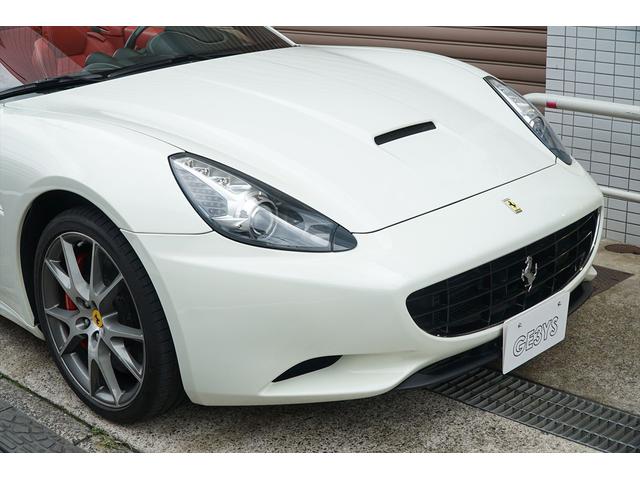 カリフォルニア ベースグレード ビアンコアヴス ロッソレザー カロッツェリアHDDナビTV バックカメラ LEDカーボンステアリング シートヒーター 20AW 七宝焼き イエローレブカウンター エンボスドヘッドレスト ディーラー車(51枚目)