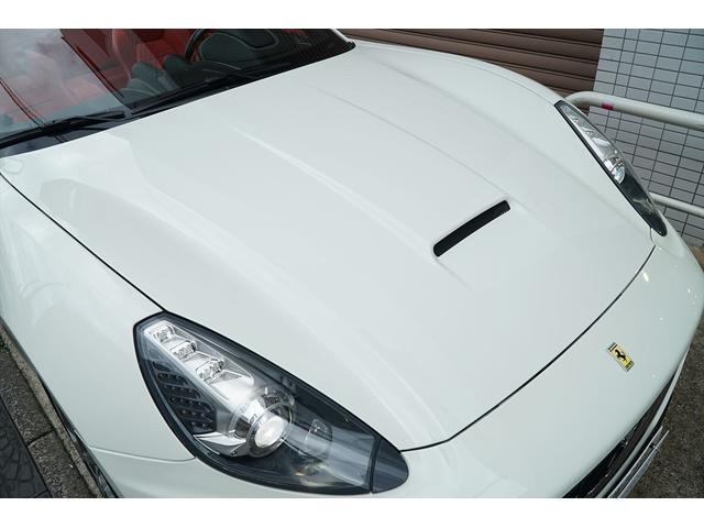 カリフォルニア ベースグレード ビアンコアヴス ロッソレザー カロッツェリアHDDナビTV バックカメラ LEDカーボンステアリング シートヒーター 20AW 七宝焼き イエローレブカウンター エンボスドヘッドレスト ディーラー車(53枚目)