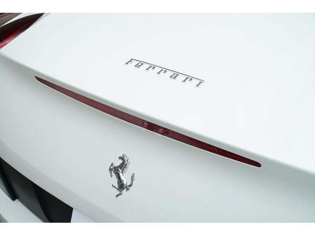 カリフォルニア ベースグレード ビアンコアヴス ロッソレザー カロッツェリアHDDナビTV バックカメラ LEDカーボンステアリング シートヒーター 20AW 七宝焼き イエローレブカウンター エンボスドヘッドレスト ディーラー車(62枚目)