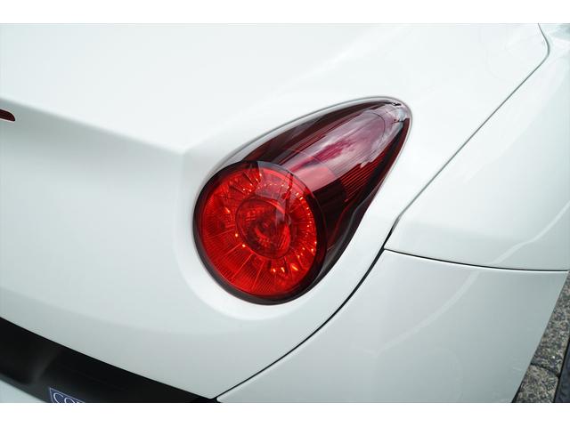 カリフォルニア ベースグレード ビアンコアヴス ロッソレザー カロッツェリアHDDナビTV バックカメラ LEDカーボンステアリング シートヒーター 20AW 七宝焼き イエローレブカウンター エンボスドヘッドレスト ディーラー車(63枚目)