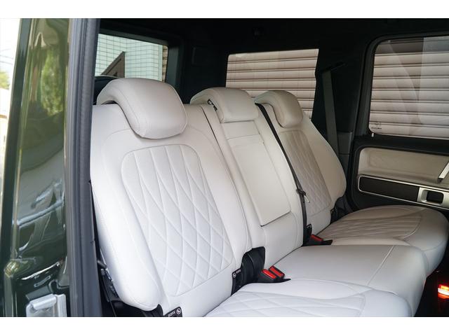 Ｇクラス Ｇ４５０ｄ　ＡＭＧラインパッケージ　マヌファクトゥーアプログラム　マヌファクトゥーアプログラムプラス　ナイトパッケージ　マヌファクトゥーアオリーブ　プラチナホワイトレザー　セラミックプロイオン＆インテリアコーティング施工済み　新車保証付（17枚目）
