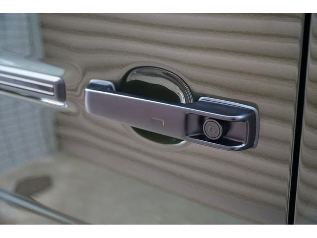 Ｇクラス Ｇ４５０ｄ　ＡＭＧラインパッケージ　マヌファクトゥーアプログラム　マヌファクトゥーアプログラムプラス　ナイトパッケージ　マヌファクトゥーアオリーブ　プラチナホワイトレザー　セラミックプロイオン＆インテリアコーティング施工済み　新車保証付（22枚目）