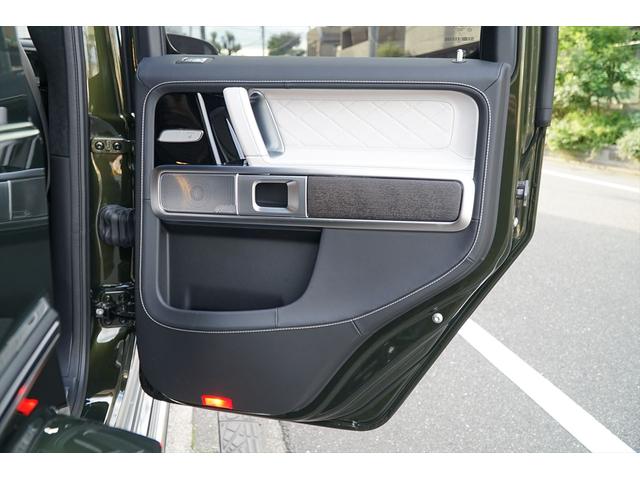 Ｇクラス Ｇ４５０ｄ　ＡＭＧラインパッケージ　マヌファクトゥーアプログラム　マヌファクトゥーアプログラムプラス　ナイトパッケージ　マヌファクトゥーアオリーブ　プラチナホワイトレザー　セラミックプロイオン＆インテリアコーティング施工済み　新車保証付（31枚目）