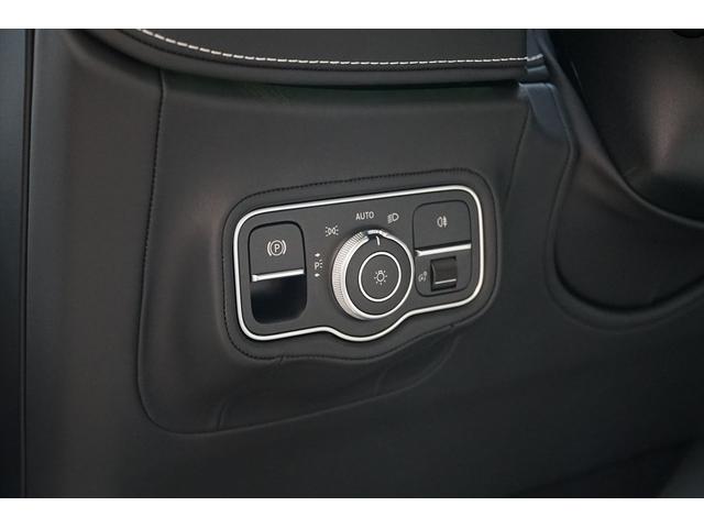 Ｇクラス Ｇ４５０ｄ　ＡＭＧラインパッケージ　マヌファクトゥーアプログラム　マヌファクトゥーアプログラムプラス　ナイトパッケージ　マヌファクトゥーアオリーブ　プラチナホワイトレザー　セラミックプロイオン＆インテリアコーティング施工済み　新車保証付（34枚目）