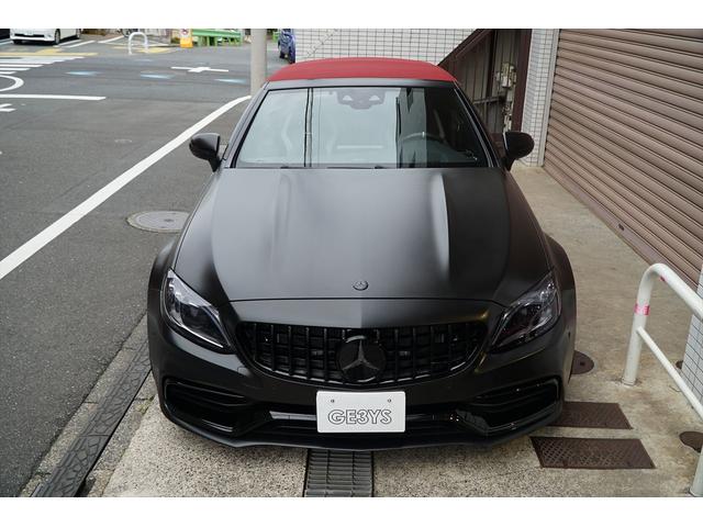 Ｃクラス Ｃ６３　Ｓカブリオレ　後期型　左ハンドル　ブラックアウト　マッドブラックラッピング　純正ナビＴＶ　ブルメスターサウンド　バックカメラ　ドラレコ　ＡＭＧ２０ＡＷ　メモリーパワーシート　シートヒーター　整備記録簿　ディーラー車（5枚目）