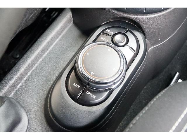 MINI ジョンクーパーワークス 6MT ボルカニックオレンジ ブラックルーフ ボンネットストライプ クルーズコントロール ヘッドアップディスプレイ JCW17AW JCWツインエキゾースト 純正ナビ 記録簿 ディーラー車(21枚目)