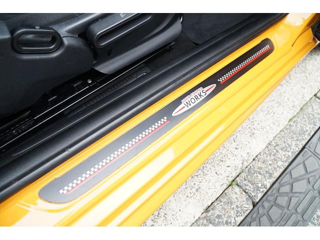 MINI ジョンクーパーワークス 6MT ボルカニックオレンジ ブラックルーフ ボンネットストライプ クルーズコントロール ヘッドアップディスプレイ JCW17AW JCWツインエキゾースト 純正ナビ 記録簿 ディーラー車(43枚目)