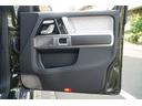 Ｇ４５０ｄ　ＡＭＧラインパッケージ　マヌファクトゥーアプログラム　マヌファクトゥーアプログラムプラス　ナイトパッケージ　マヌファクトゥーアオリーブ　プラチナホワイトレザー　セラミックプロイオン＆インテリアコーティング施工済み　新車保証付（59枚目）