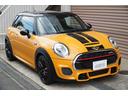 MINI ジョンクーパーワークス 6MT ボルカニックオレンジ ブラックルーフ ボンネットストライプ クルーズコントロール ヘッドアップディスプレイ JCW17AW JCWツインエキゾースト 純正ナビ 記録簿 ディーラー車(6枚目)