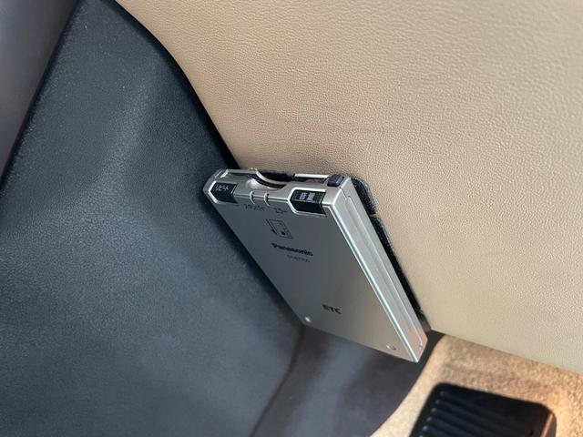 レンジローバー ヴォーグ　４ＷＤ　ステアリングコラムリペア済２０２２ＢｅｓｐｏｋｅＡ１８９／Ｂ２５９／Ｃ３９８クルーズコントロール　バックカメラ　ナビ　本革シート　パワーシート　シートヒーター　サンルーフ（17枚目）