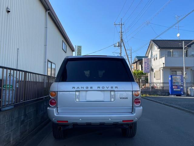 レンジローバー ヴォーグ　４ＷＤ　社外ナビインストール済　走行距離７３，０００Ｋｍ　クルーズコントロール　バックカメラ　ナビ　本革シート　パワーシート　シートヒーター　サンルーフ　ＥＴＣ　クリアランスソナー（4枚目）