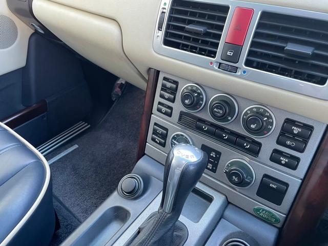 レンジローバー ヴォーグ　４ＷＤ　社外ナビインストール済　走行距離７３，０００Ｋｍ　クルーズコントロール　バックカメラ　ナビ　本革シート　パワーシート　シートヒーター　サンルーフ　ＥＴＣ　クリアランスソナー（8枚目）