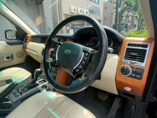 レンジローバー ヴォーグ　ヴォーグ　４ＷＤ　Ｌ３２２　前期ＢＭＷ紺×ベージュ　クルーズコントロール　バックカメラ　ナビ　本革シート　パワーシート　シートヒーター　サンルーフ　ＥＴＣ（7枚目）