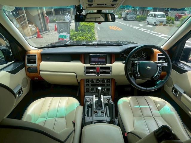 レンジローバー ヴォーグ　ヴォーグ　４ＷＤ　Ｌ３２２　前期ＢＭＷ紺×ベージュ　クルーズコントロール　バックカメラ　ナビ　本革シート　パワーシート　シートヒーター　サンルーフ　ＥＴＣ（9枚目）