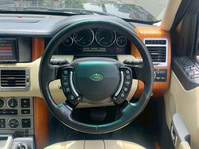 レンジローバー ヴォーグ　ヴォーグ　４ＷＤ　Ｌ３２２　前期ＢＭＷ紺×ベージュ　クルーズコントロール　バックカメラ　ナビ　本革シート　パワーシート　シートヒーター　サンルーフ　ＥＴＣ（11枚目）