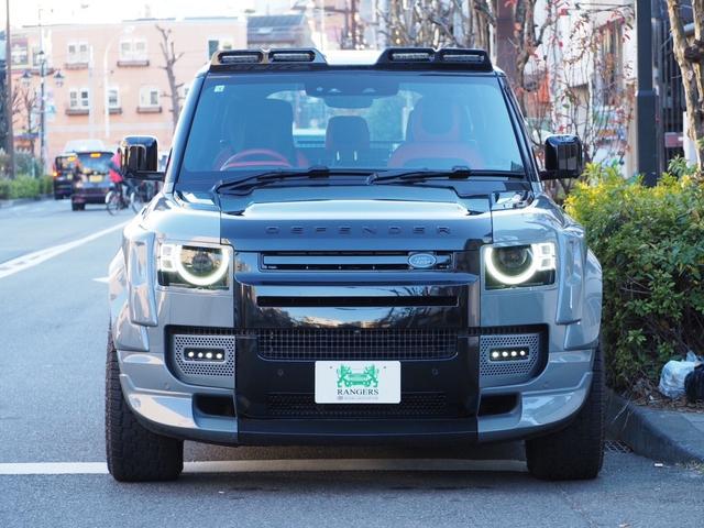ディフェンダー １１０Ｓ　Ｐ３００　４ＷＤ　ＫＡＨＮ　ＤＲＹ　Ｃａｒｂｏｎ　Ｗｉｄｅ　Ｔｒａｃｋｋｉｔ　　ドライカーボンワイドトラックフルキット　オールペイント　アダプティブクルーズコントロール　全方位カメラ　ナビ　本革シート（2枚目）