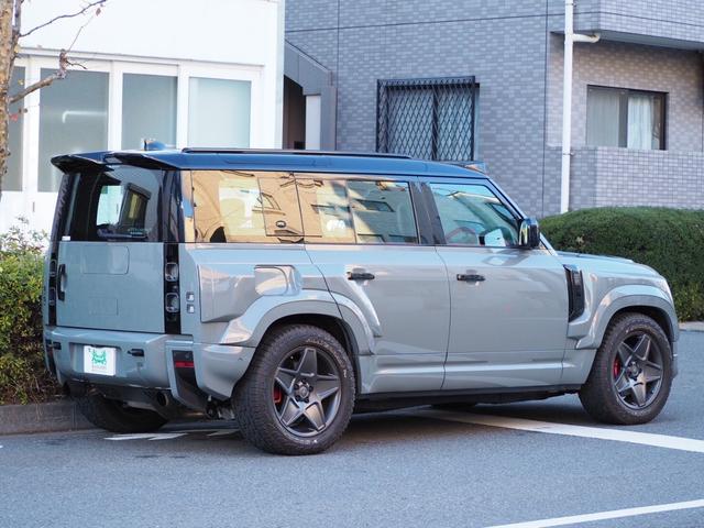 ディフェンダー １１０Ｓ　Ｐ３００　４ＷＤ　ＫＡＨＮ　ＤＲＹ　Ｃａｒｂｏｎ　Ｗｉｄｅ　Ｔｒａｃｋｋｉｔ　　ドライカーボンワイドトラックフルキット　オールペイント　アダプティブクルーズコントロール　全方位カメラ　ナビ　本革シート（4枚目）