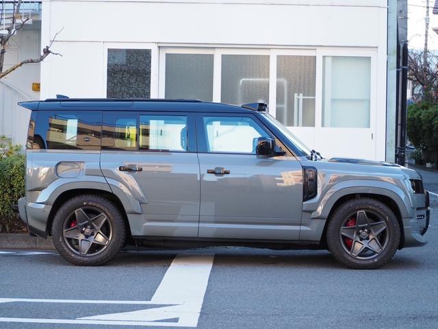 ディフェンダー １１０Ｓ　Ｐ３００　４ＷＤ　ＫＡＨＮ　ＤＲＹ　Ｃａｒｂｏｎ　Ｗｉｄｅ　Ｔｒａｃｋｋｉｔ　　ドライカーボンワイドトラックフルキット　オールペイント　アダプティブクルーズコントロール　全方位カメラ　ナビ　本革シート（7枚目）