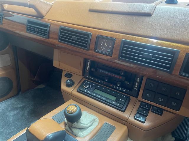 レンジローバー バンデンプラ　４ＷＤ　フルビスポーク　内装革張仕様　ダッシュボード＆各ドア　　断熱材施工　フロア防振材防音材全面施工　ハリスツイード　バックカメラ　本革シート　パワーシート　シートヒーター　サンルーフ　ＥＴＣ（19枚目）